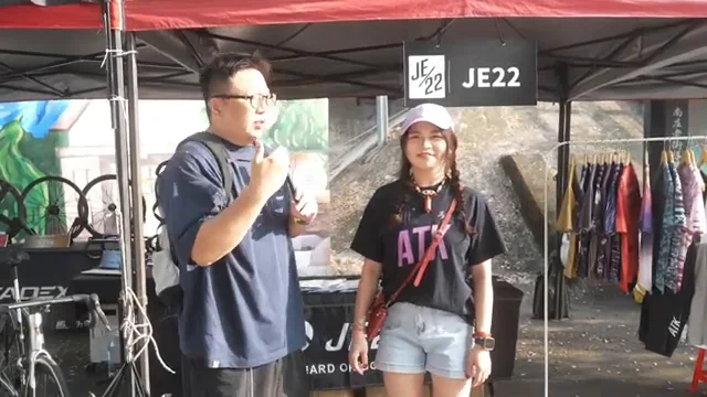 棚牌可讀 JE22的現場採訪畫面